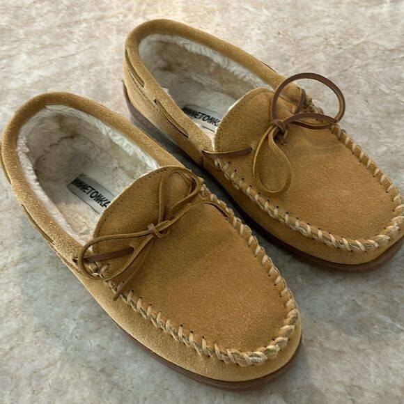 Minnetonka Men’s Hard Sole Moccasins - Picture 2 of 7